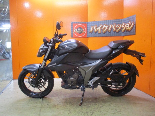 反対側もこの通り状態グッド！！ジグサーは年式が新しいので中古は早々には入荷しません！早い者勝ちの一台